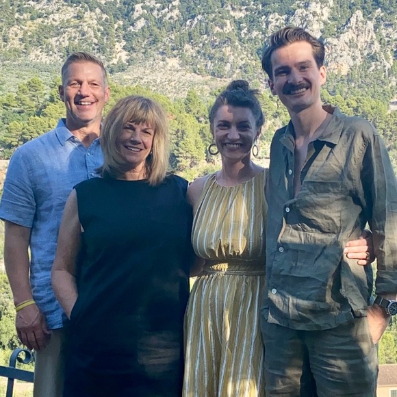 Meet your Posher, Lisa - Picture 3 of 3